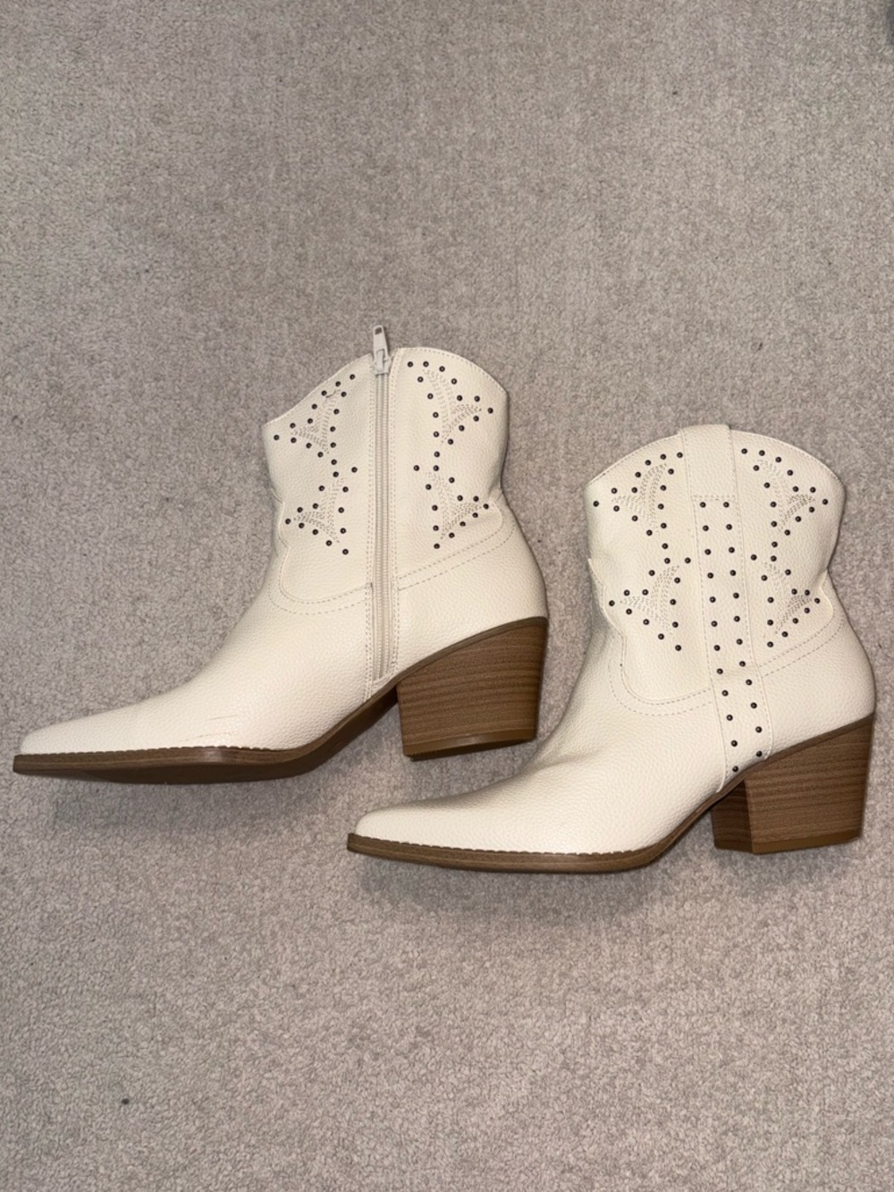 Universal Thread Cream Studded Western Ankle Boots - Size 10